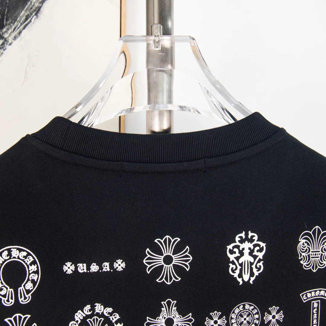 P280 zp version [exclusive supply] Chrome Hearts/Chrome Hearts 2025Fw new autumn and winter 420g pullover round neck long-sleeved sweatshirt CH back hodgepodge horseshoe Sanskrit cross offset letter logo embossing process same style for men and women brand classic pure cotton fabric official synchronization high version high quality fashion personality versatile trend pure original quality original fabric hangtag collar label washed wheat three complete labels Color: black white Size: XS S M L Number: YK10713